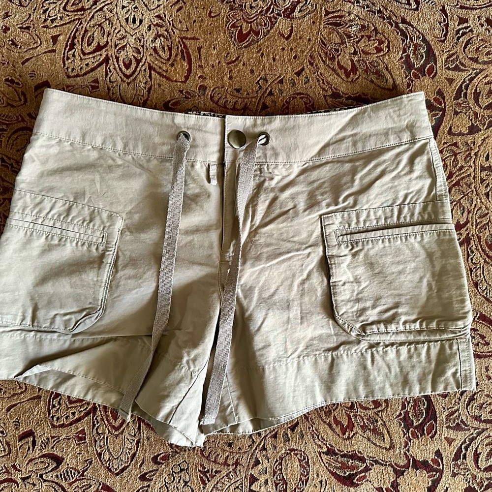 Columbia Women's Beige Cargo Shorts
